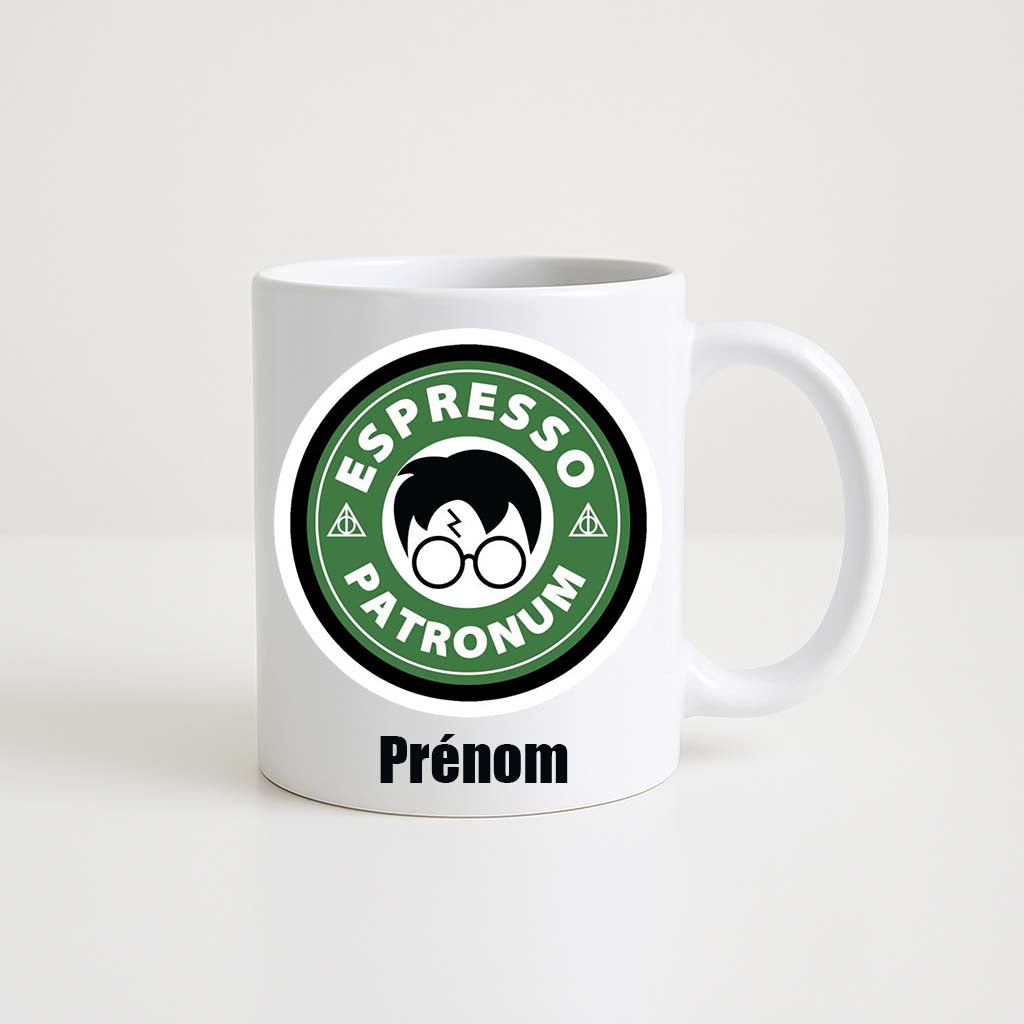 Mug blanc 330ml avec design Harry Potter "Espresso Patronum", lunettes et cicatrice, espace pour un prénom personnalisable.