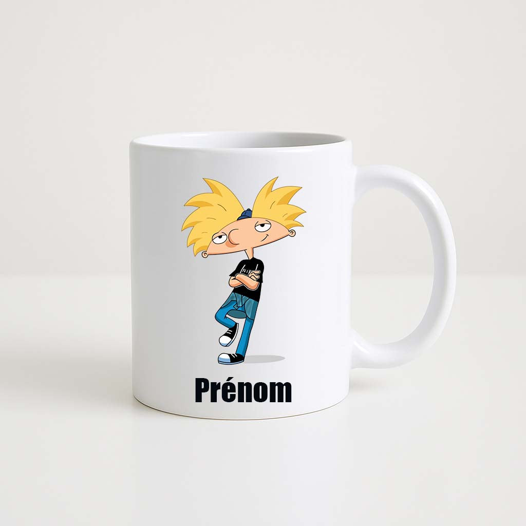 Mug blanc 330ml avec Arnold, garçon au bonnet rouge et tête en ballon, espace pour un prénom personnalisable.