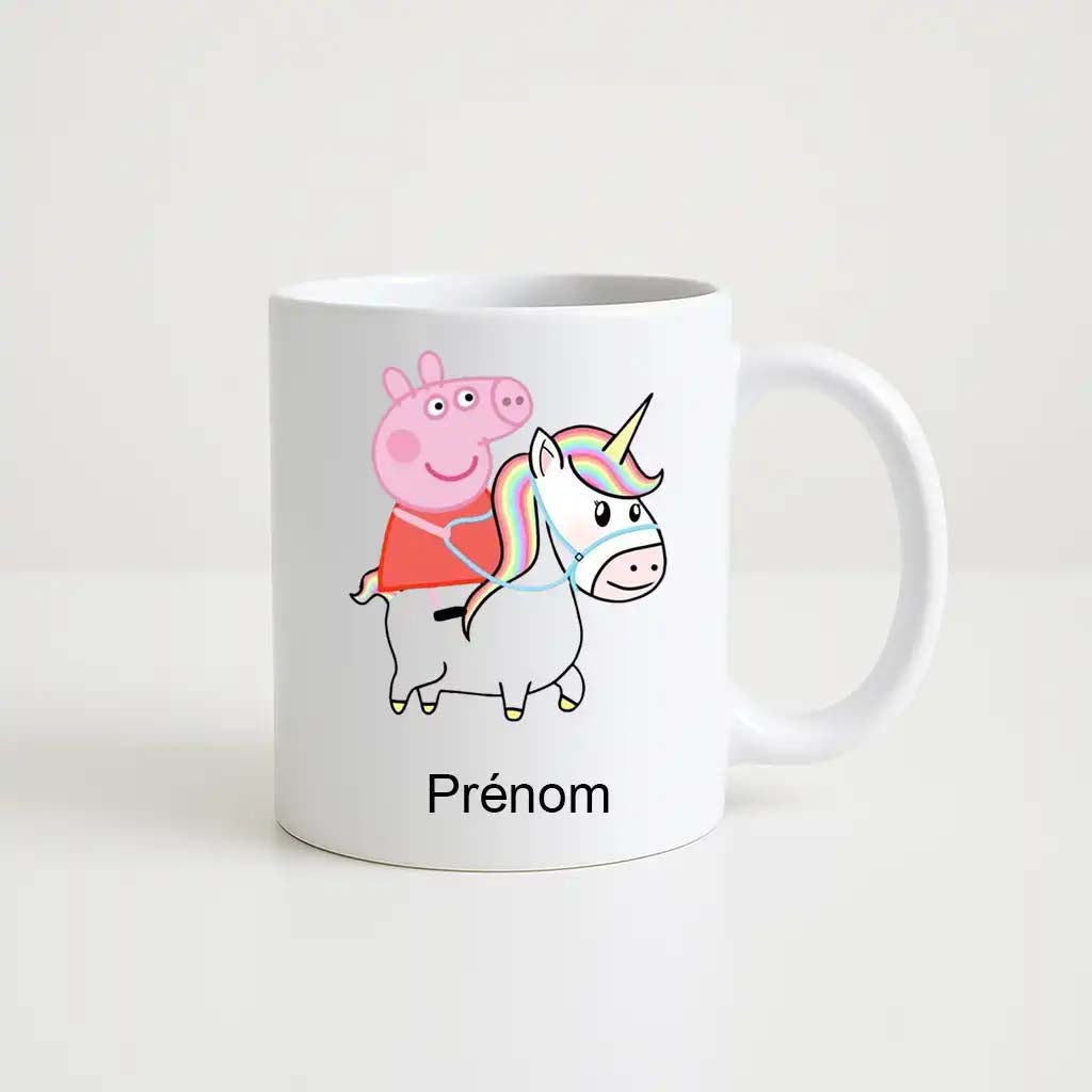Mug blanc avec illustration de Peppa Pig chevauchant une licorne arc-en-ciel, prénom personnalisable.