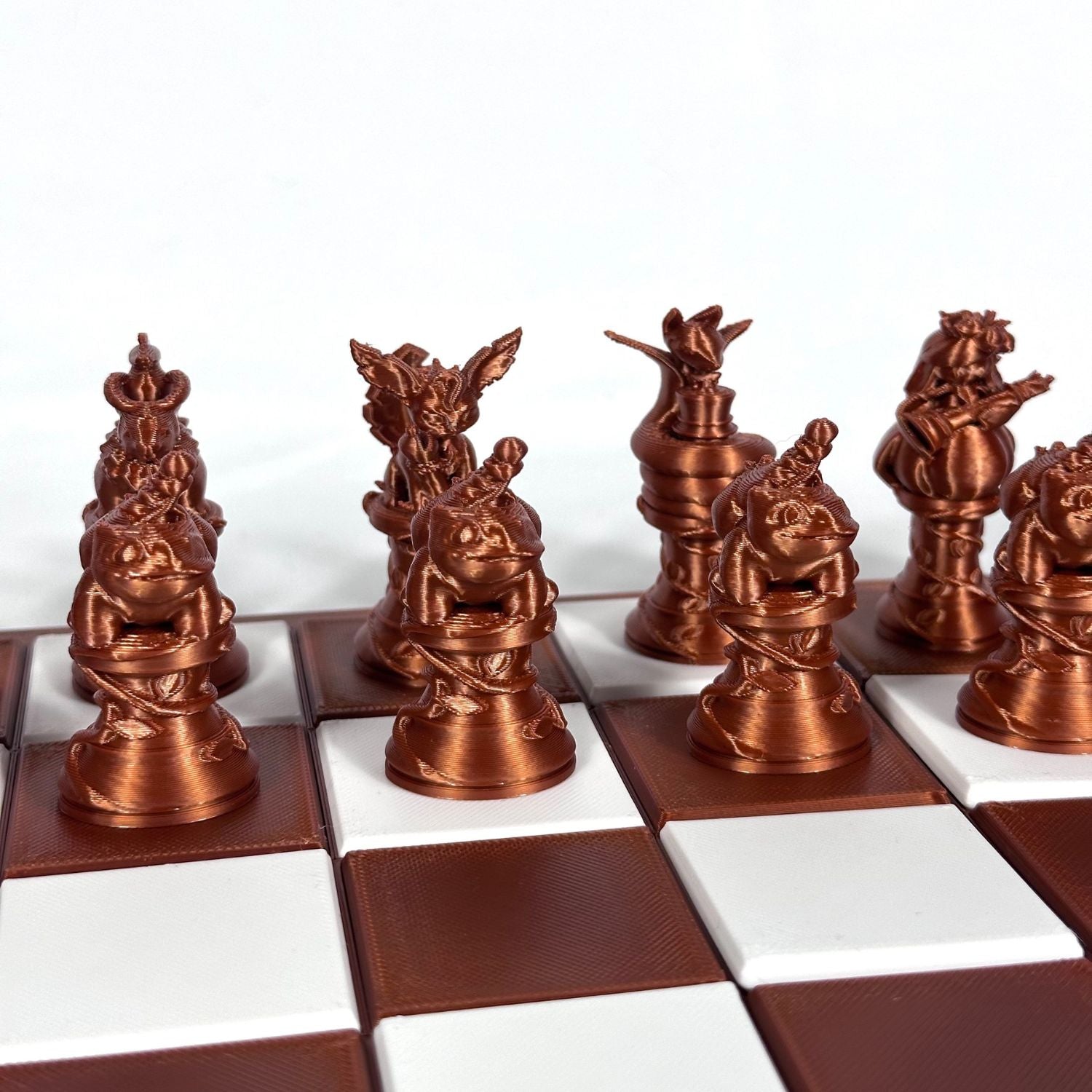 Set d’échecs Pokémon imprimé en 3D couleur bronze métallisé — idée cadeau unique pour fans