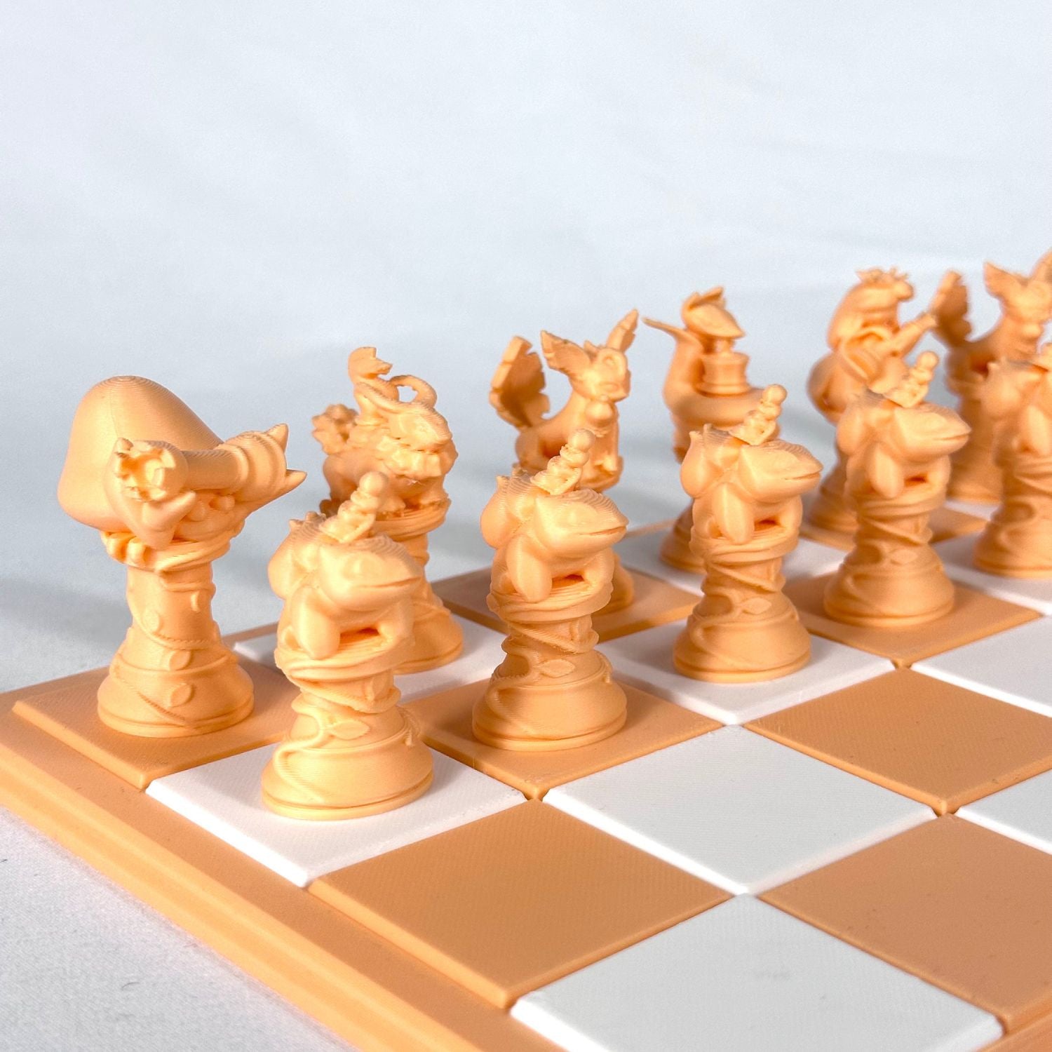 Pièces d’échecs Pokémon couleur pêche pastel imprimées en 3D – vendues sans plateau, création HomeDesign74.