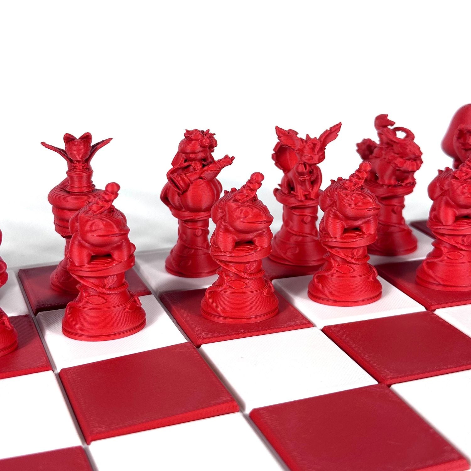Figurines Pokémon personnalisées couleur rouge sur échiquier – accessoires d’échecs gaming 3D