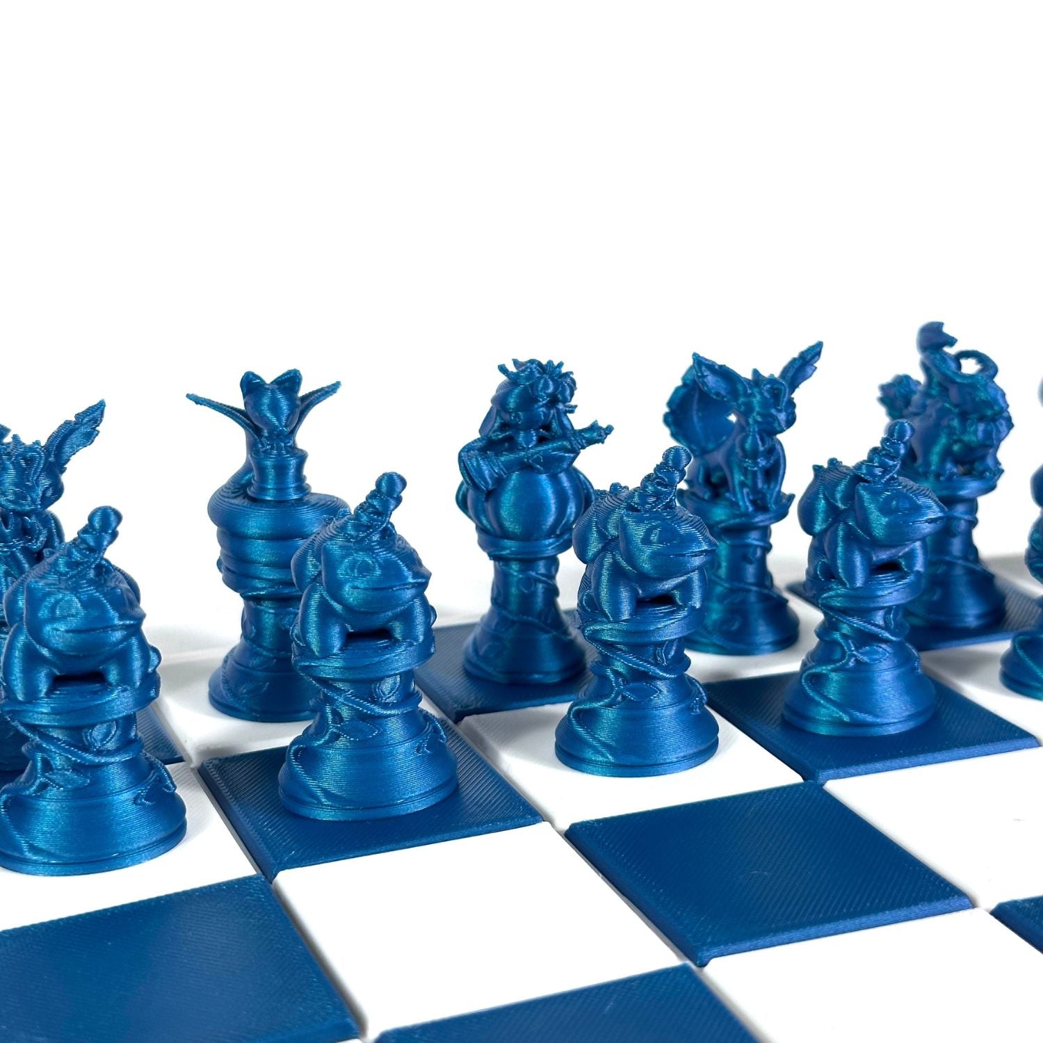 Figurines Pokémon en version échiquier bleu irisé – cadeau geek original pour fans et collectionneurs