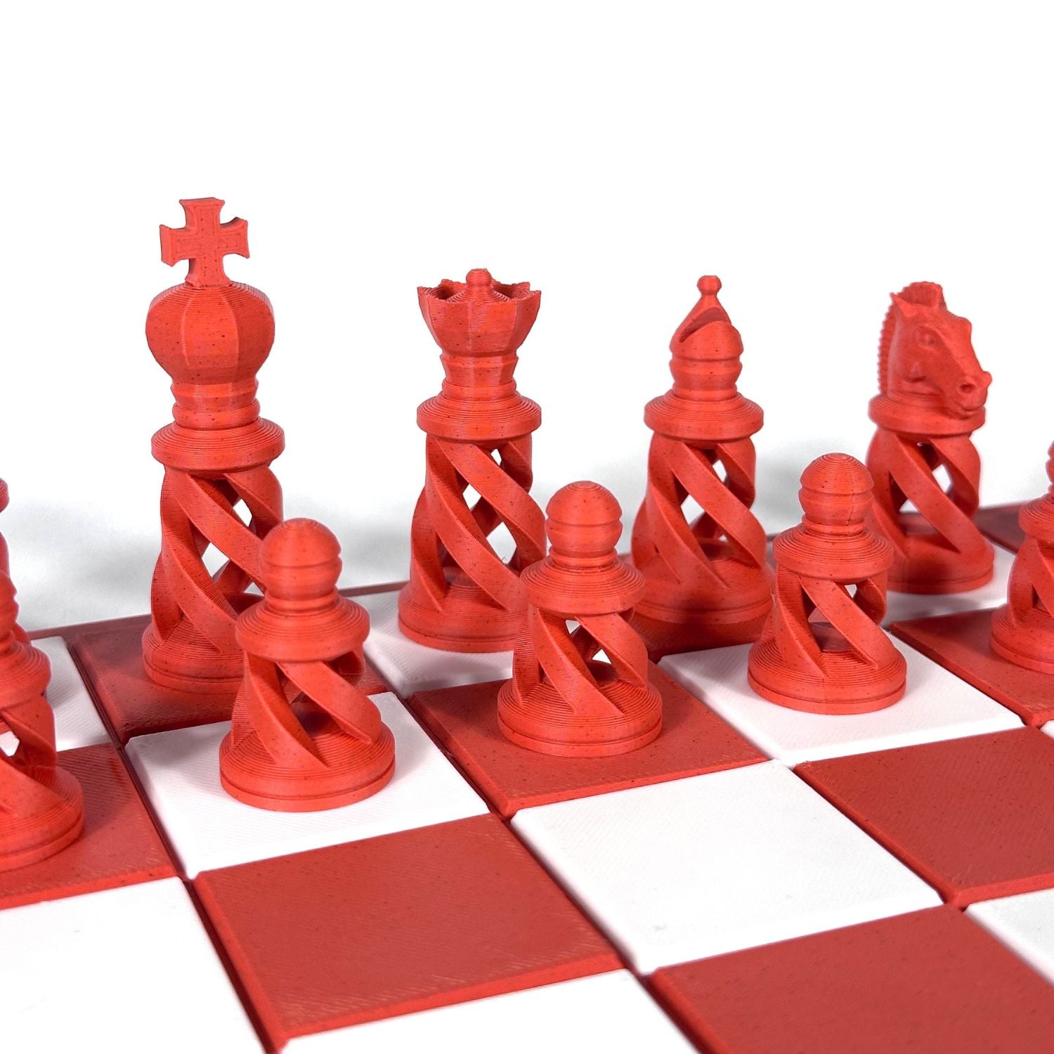 Gros plan sur les pièces d’échecs modernes brique au design élégant et contemporain