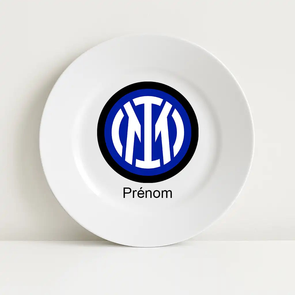 Assiette blanche avec le logo du club de football Inter Milan au centre, surmontant l’inscription personnalisable "Prénom".