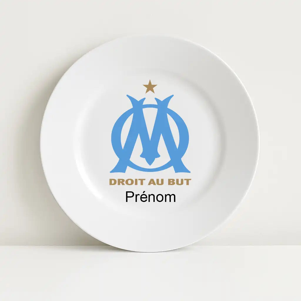 Assiette blanche avec le logo du club de football Marseille au centre, surmontant l’inscription personnalisable "Prénom".