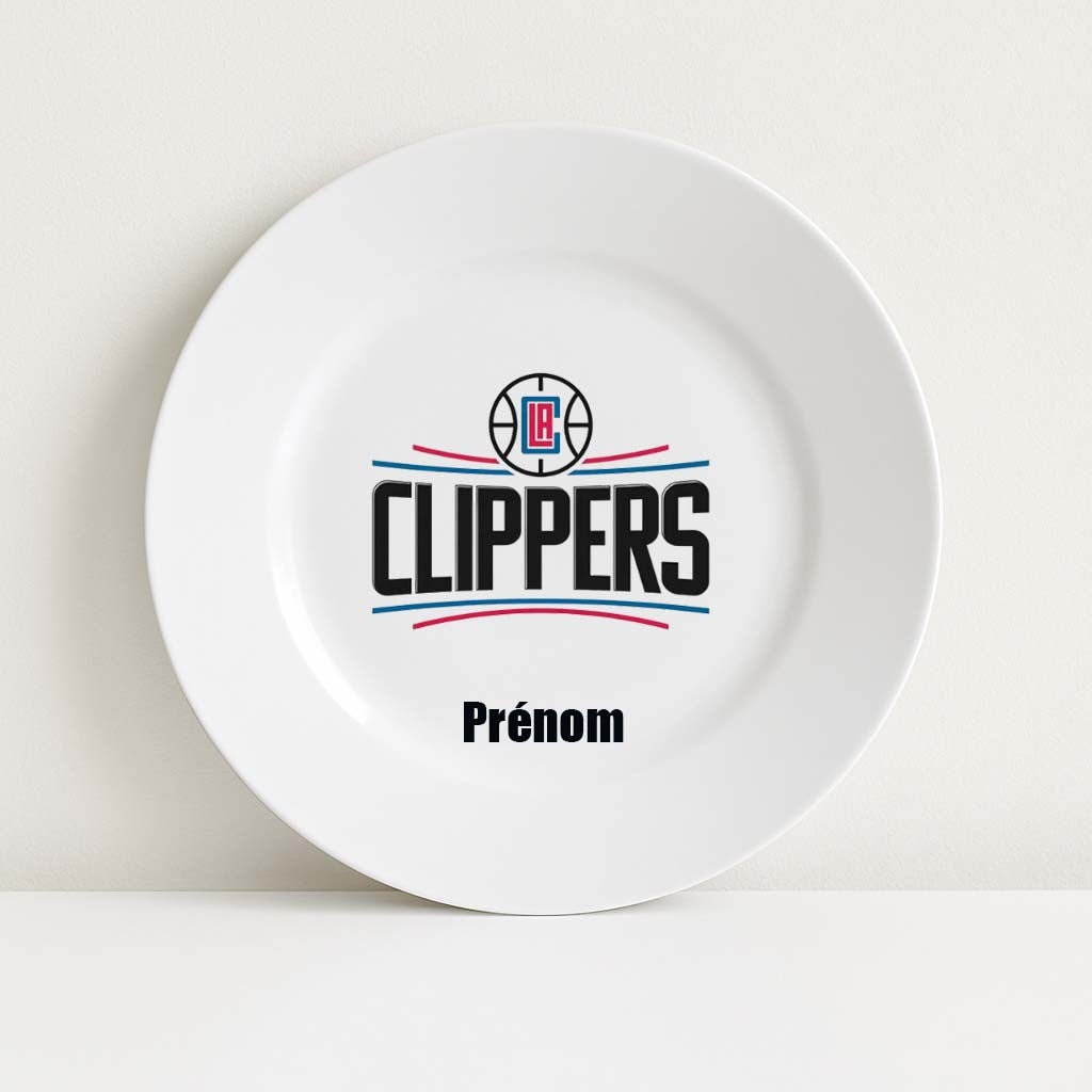 Assiette blanche personnalisable avec le logo des Los Angeles Clippers et un prénom, parfaite pour les fans de basket et de la NBA.