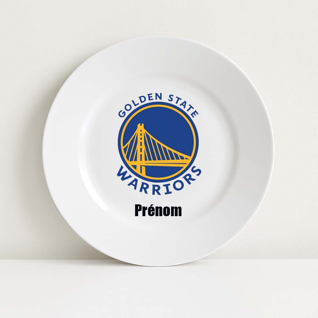 Assiette blanche personnalisable avec le logo bleu et or des Golden State Warriors et un prénom, parfaite pour les fans de basket et de NBA.
