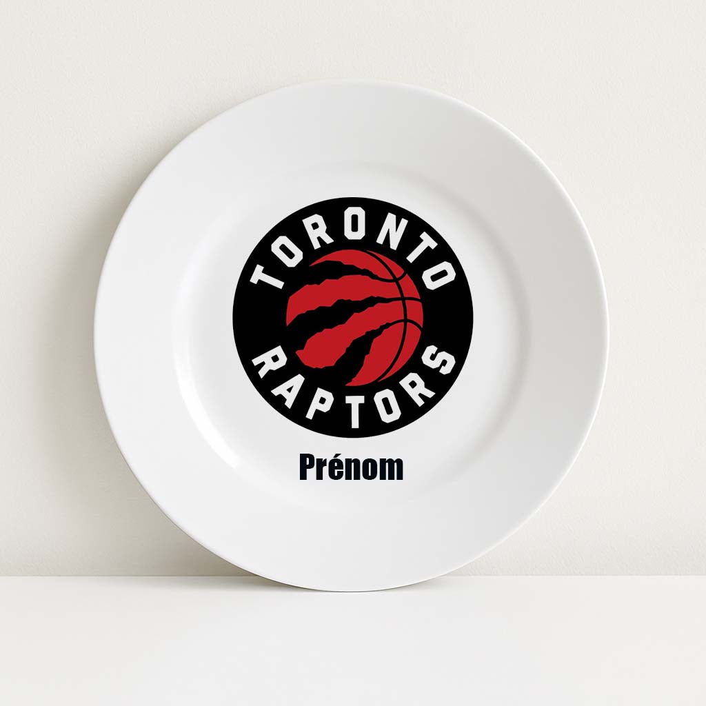 Assiette blanche personnalisable avec le logo rouge et noir des Toronto Raptors et un prénom, parfaite pour les fans de basket NBA.