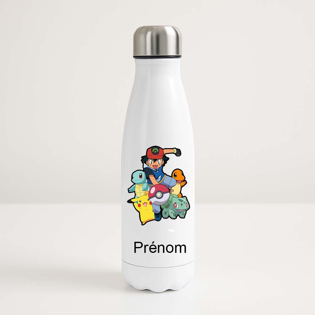 Bouteille isotherme blanche 500ml avec Sacha lançant une Pokéball, accompagné de Pikachu, Carapuce, Bulbizarre et Salamèche, espace prénom personnalisable.