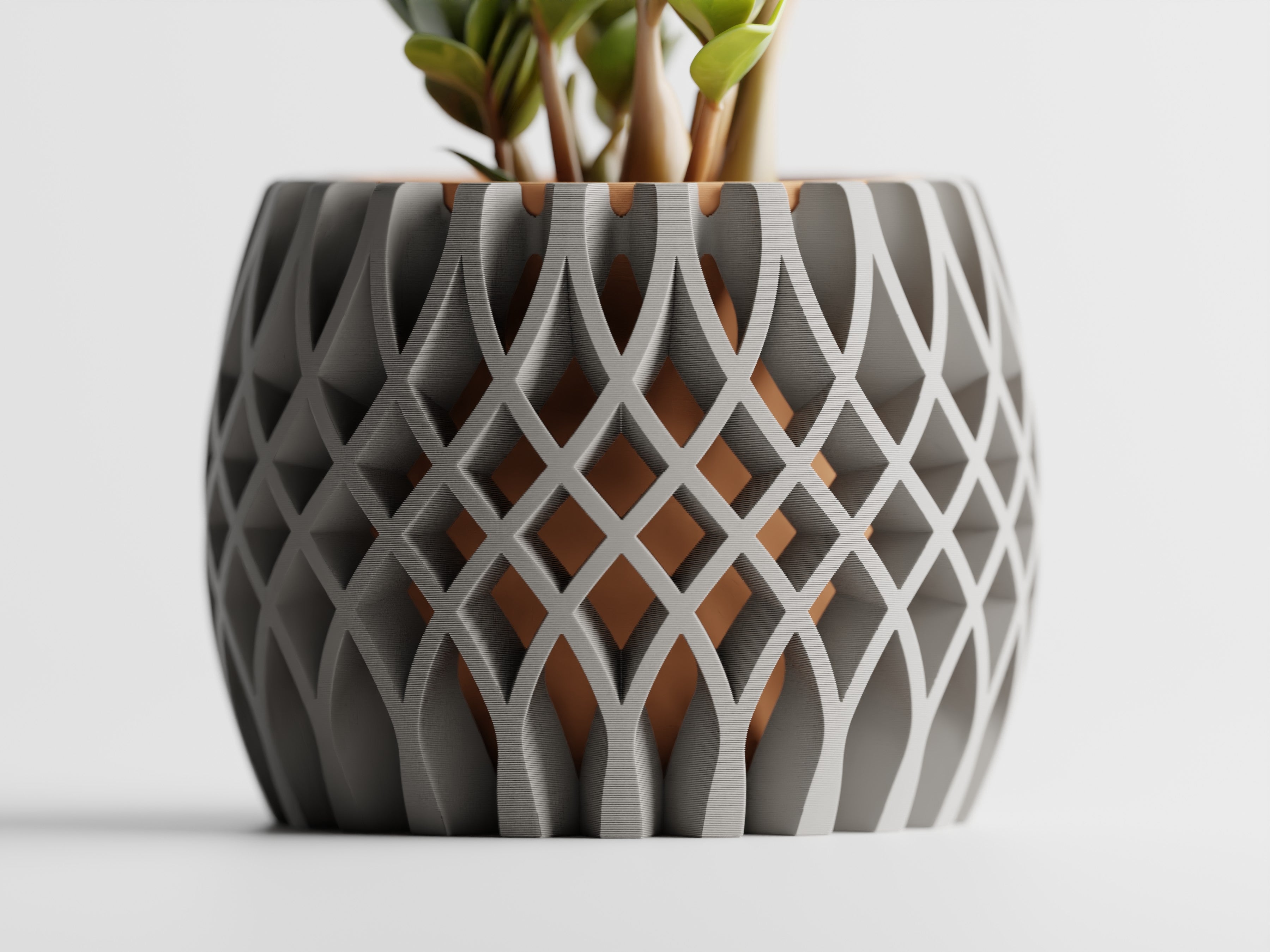Cache-pot Interweave au style moderne et raffiné, idéal pour un intérieur minimaliste.