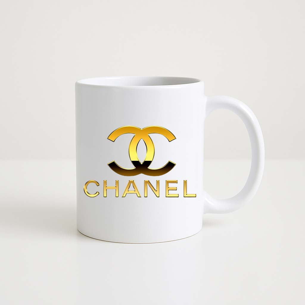 Mug blanc 330 ml avec logo Chanel doré élégant.
