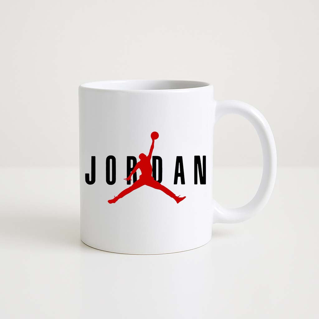 Mug blanc 330 ml avec logo Jordan Jumpman rouge et texte noir.