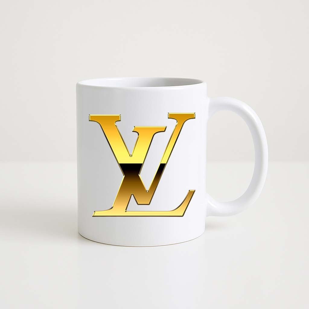 Mug blanc 330 ml avec motif doré effet luxe sur la face avant.