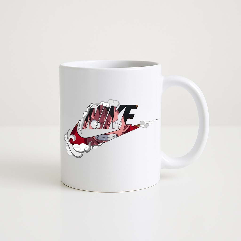 Mug blanc 330 ml avec illustration de Luffy de One Piece intégrée dans le logo Nike, sur fond blanc