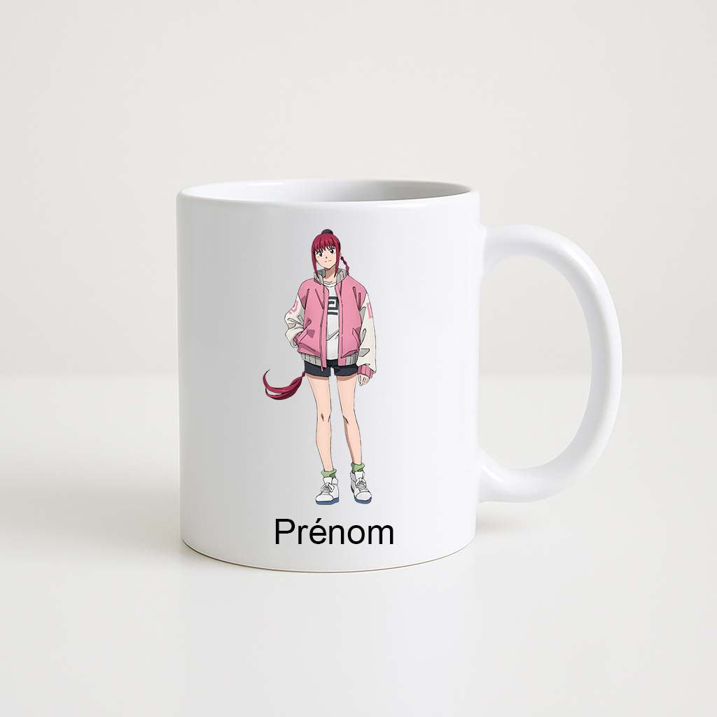 Mug blanc 330 ml avec illustration d’un personnage ressemblant à une héroïne de Sakamoto Days et un espace personnalisable pour prénom