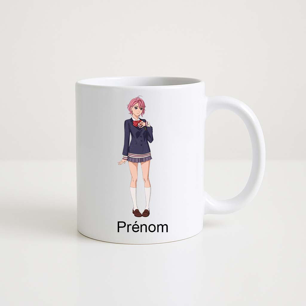 Mug blanc 330 ml avec illustration d’un personnage ressemblant à une écolière de Sakamoto Days portant un uniforme bleu et un espace personnalisable pour prénom