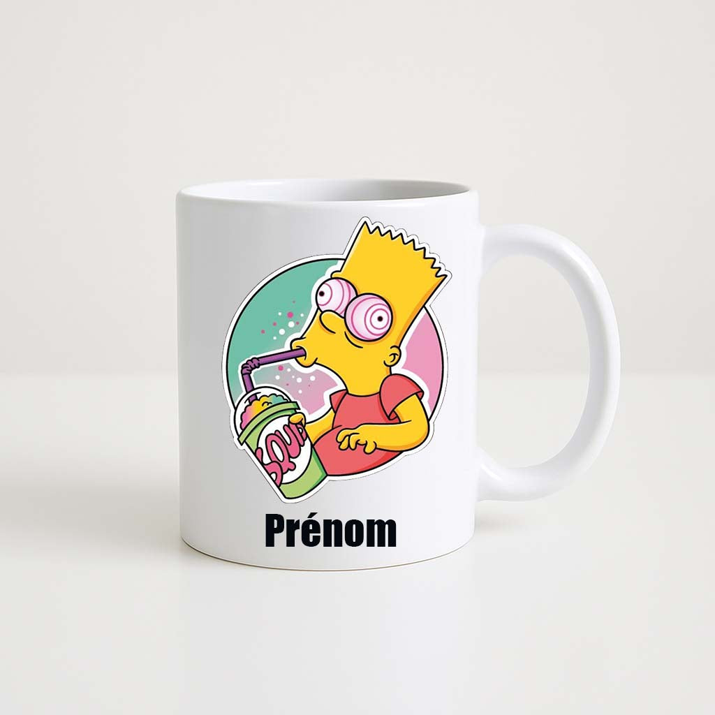 Tasse blanche 330 ml avec illustration colorée inspirée de Bart Simpson buvant un soda, personnalisable avec prénom, idée cadeau fun et geek.