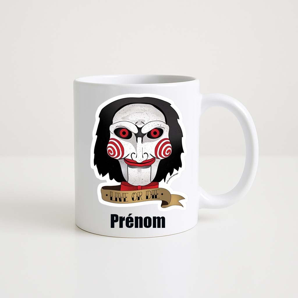 Mug blanc 330ml avec marionnette Jigsaw de Saw et détails sombres, espace pour un prénom personnalisable.