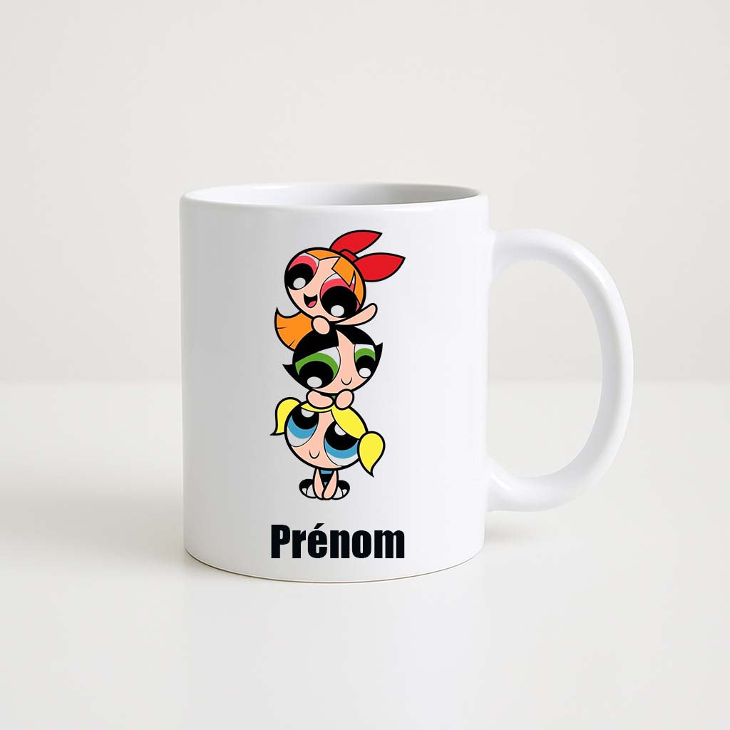 Mug blanc 330ml avec Pétunia, Belladonna et Bulledair des Supers Nanas, couleurs vives, espace pour un prénom personnalisable.