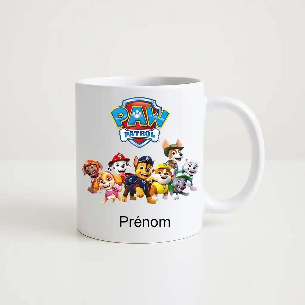 Mug blanc Pat’Patrouille avec tous les chiots (Chase, Skye, Rubble, Rocky, etc.) et logo "Paw Patrol", personnalisable avec le prénom de l’enfant.