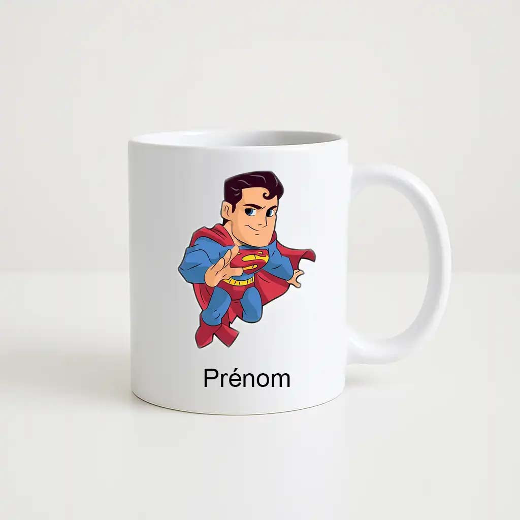Mug enfant avec illustration de Superman cartoon en vol, personnalisable avec le prénom.