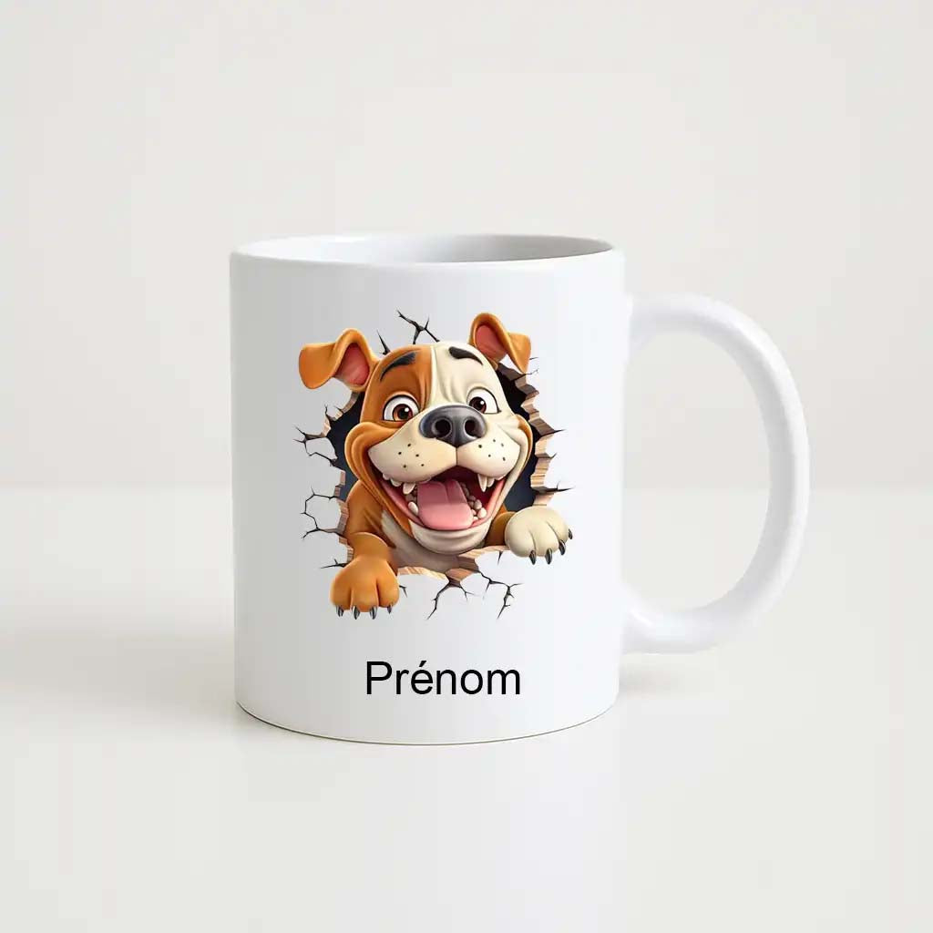 Mug blanc 330ml avec illustration d’un bouledogue cartoon rigolo sortant d’un mur fissuré, personnalisé avec le texte "Prénom".