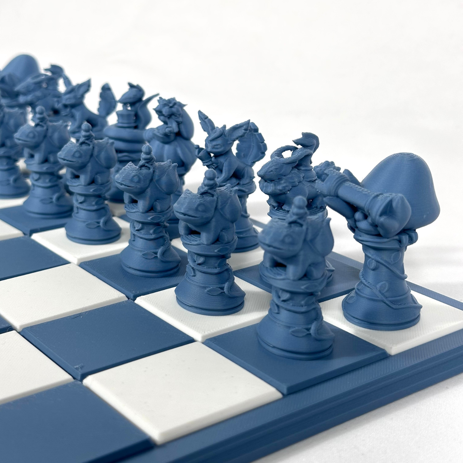 Set complet de pièces d’échecs style Pokémon couleur bleu mat – figurines détaillées en 3D