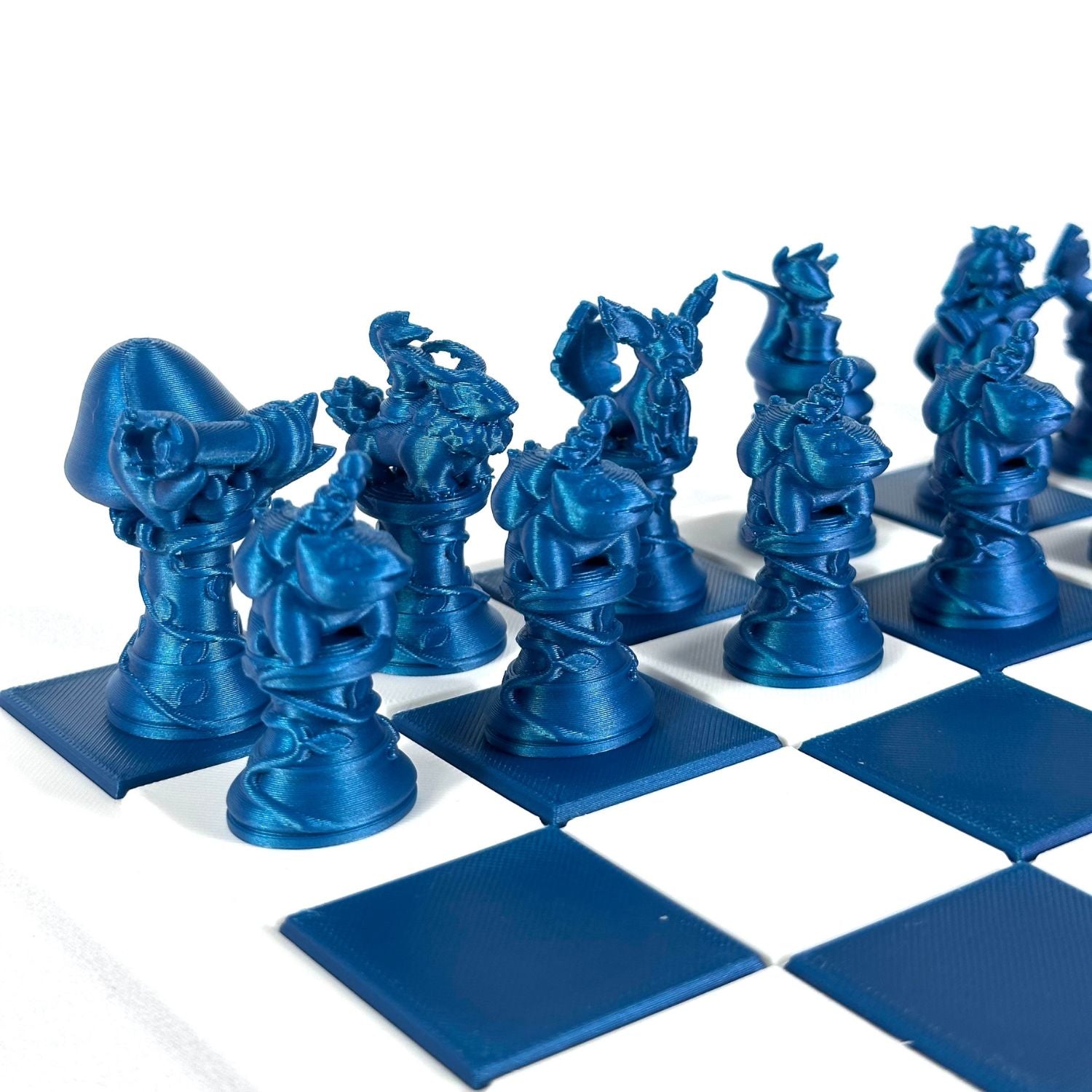 Pièces d’échecs Pokémon Starlight Neptune bleues métalliques – set collector imprimé en 3D sur échiquier blanc et bleu