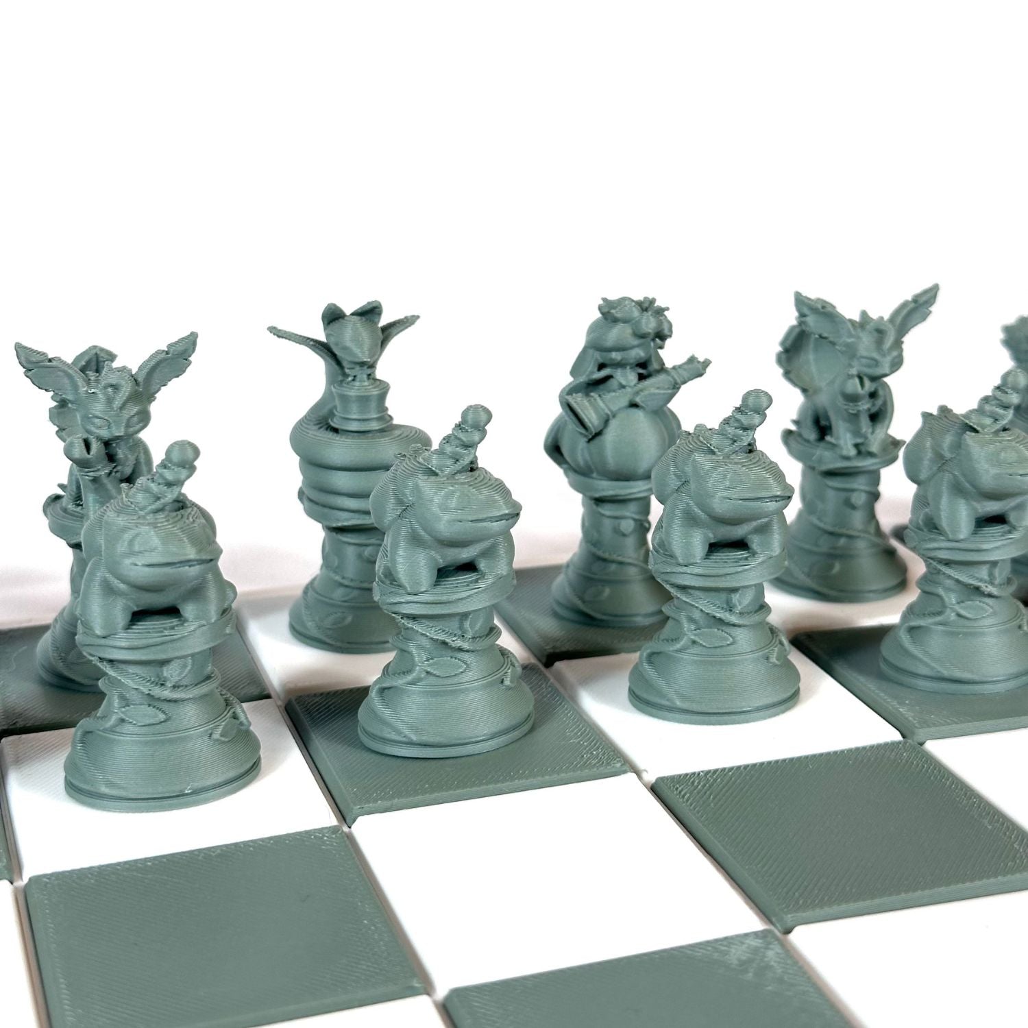 Set d’échecs Pokémon vert original, personnages emblématiques pour collection ou cadeau geek