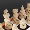 Présentation en vidéo d’un jeu d’échecs moderne avec des pièces imprimées en 3D au design sculptural, fabriquées de manière éco-responsable.